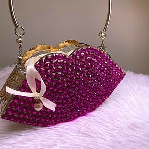 Kiss Me Clutch 💋💞